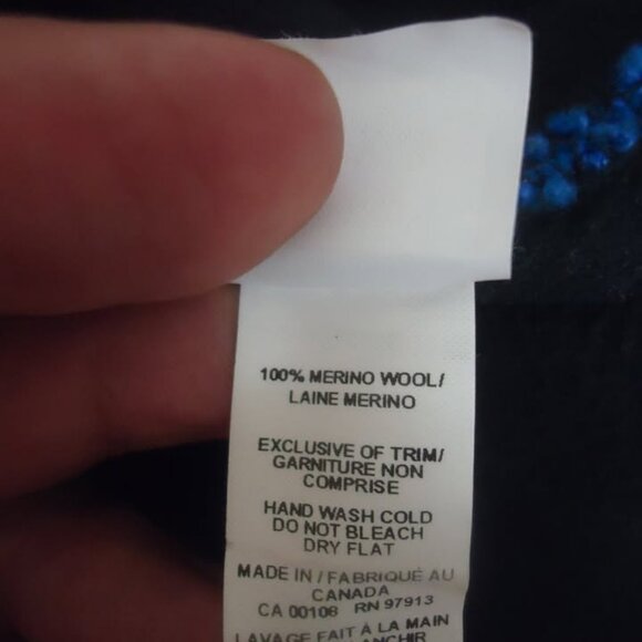 Canada Goose Blue Expedition Trapper Pom Pom Hat Mint! - Picture 5 of 5